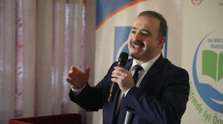 Başkan &Ouml;zg&ouml;k&ccedil;e&rsquo;nin Gen&ccedil;lerle Buluşması Devam Ediyor