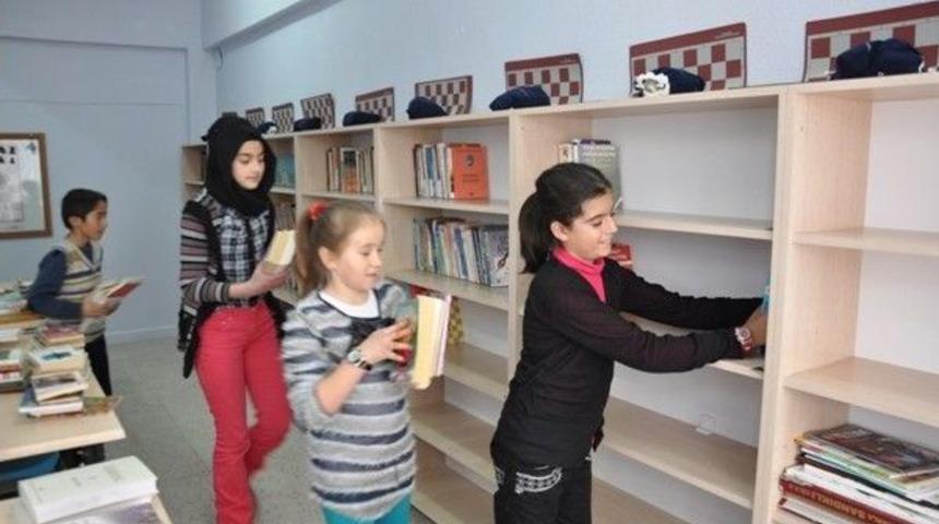 K&ouml;y Okuluna K&uuml;t&uuml;phane