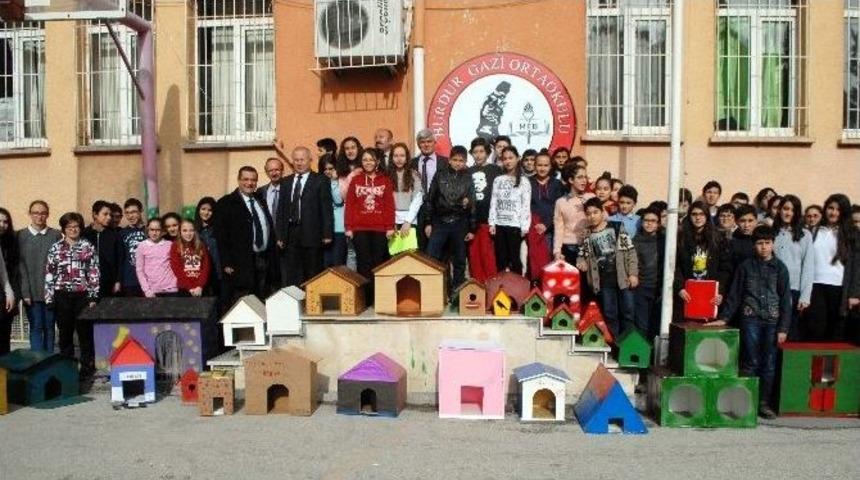 &Ouml;ğrencilerden Sokak Hayvanları İ&ccedil;in Barınak