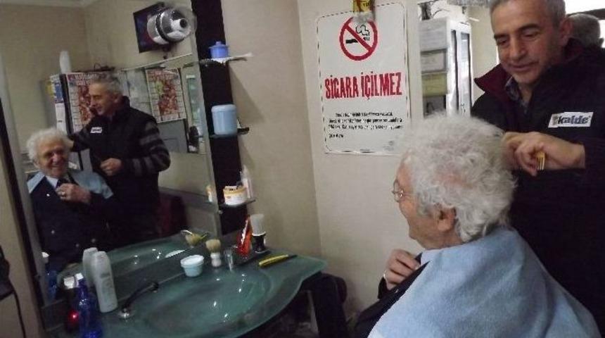 Yarım Asırlık Berberin Yarım Asırlık M&uuml;şterisi