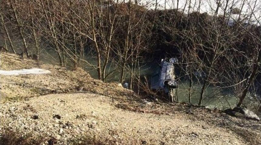 Otomobil Dereye U&ccedil;tu: 1 Yaralı