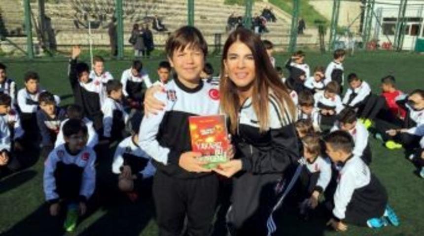 Yavru Kartallar, Beşiktaş&rsquo;ı Anlatan Kitaba Yoğun İlgi G&ouml;sterdi