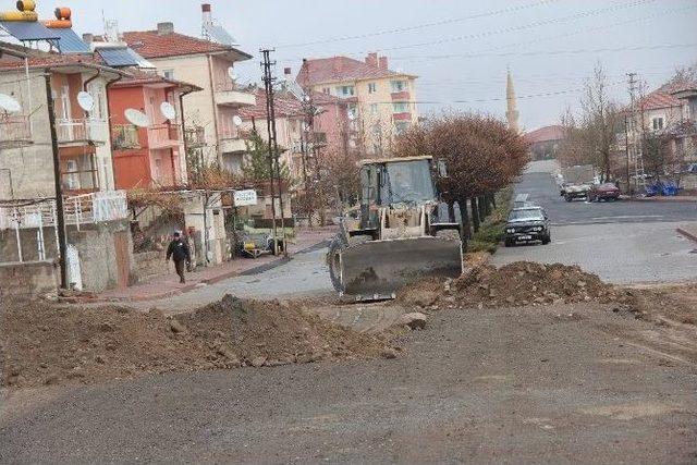 İncesu Belediyesi 2016 Yılı Yatırım Programında Yer Alan Yolları Yapmaya Başladı