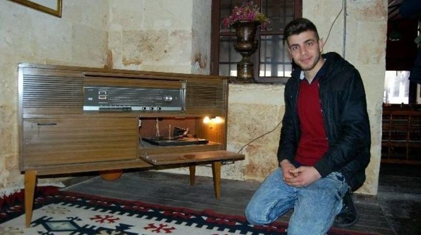 Teknolojiye Direnen Nostaljik Radyolara Yoğun İlgi