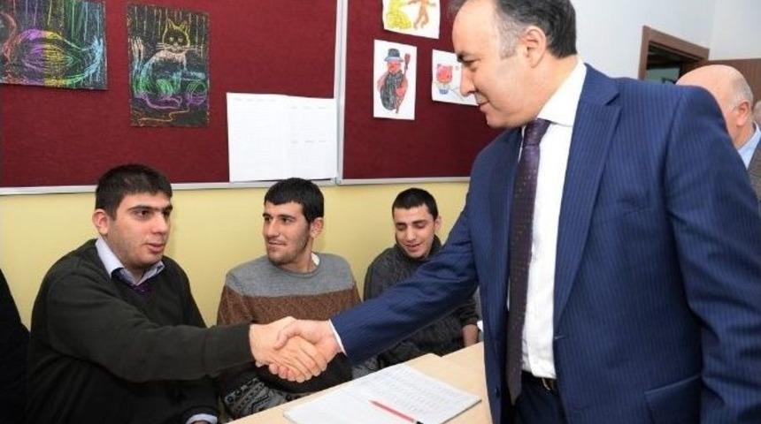 Engelleri &Ouml;ğrendikleri Meslekler İle Aşacaklar