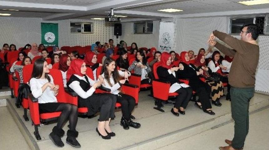 Gaziosmanpaşa Belediyesi&rsquo;nin İşaret Dili Kursu B&uuml;y&uuml;k İlgi G&ouml;r&uuml;yor