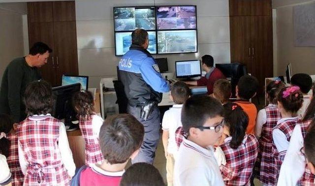 Miniklerden Polis Amcaya Ziyaret