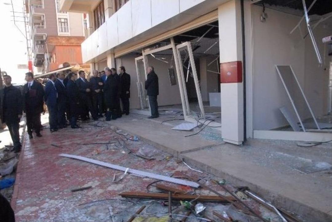 Bakan T&uuml;fenk&ccedil;i, Patlamanın Olduğu &Ccedil;ınar İl&ccedil;esini Ziyaret Etti