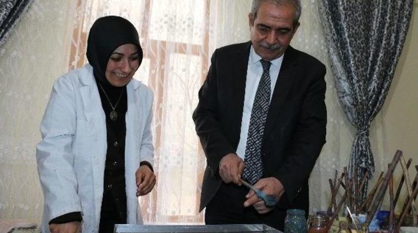 Demirkol&rsquo;dan Meslek Edinmek İ&ccedil;in &Ccedil;alışan Kadınlara Destek