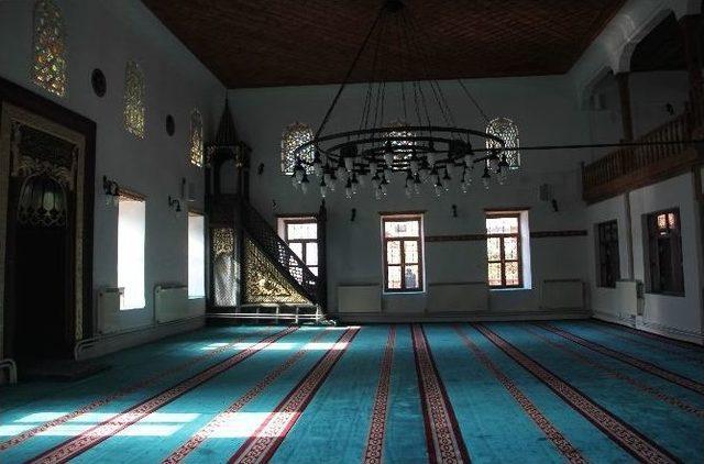 Tarihi Velipaşa Cami Dualarla İbadete Açıldı