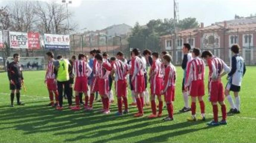 Liseli Futbolcuların Tartakladığı Hakem Ma&ccedil;ı Tatil Etti