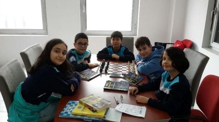 Satran&ccedil;&ccedil;ın Zirvesine Yıldırım M&uuml;hr&uuml;