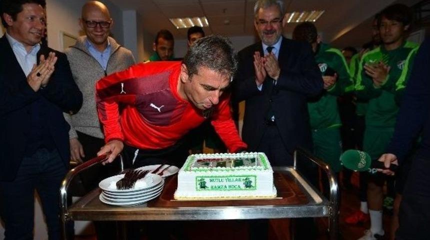 Hamzaoğlu&rsquo;na S&uuml;rpriz Doğum G&uuml;n&uuml;