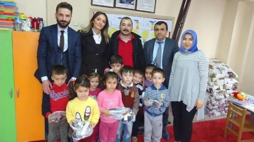 Duyarlı Esnaftan &Ouml;ğrencilere Yardım