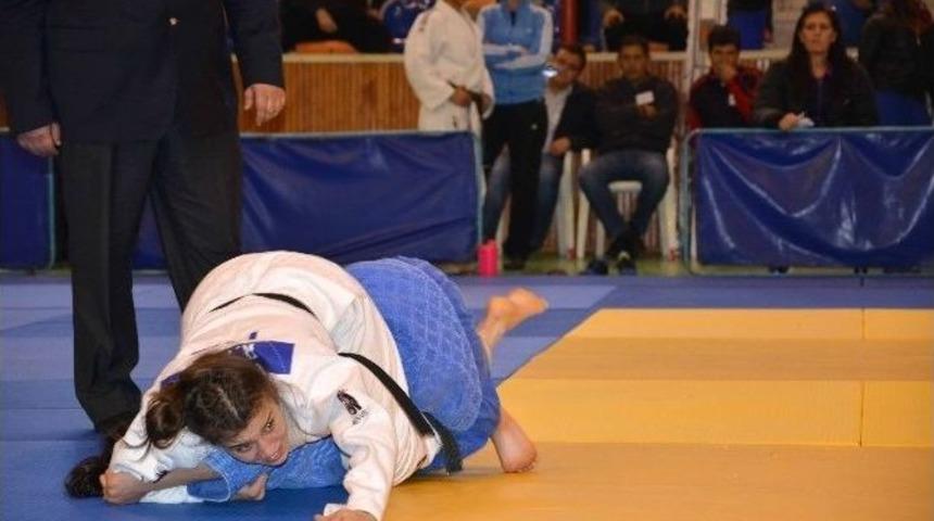 Okul Sporları T&uuml;rkiye Judo Şampiyonası Başladı