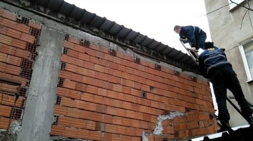 Banyoda Mahsur Kalan Kadını İtfaiye Kurtardı