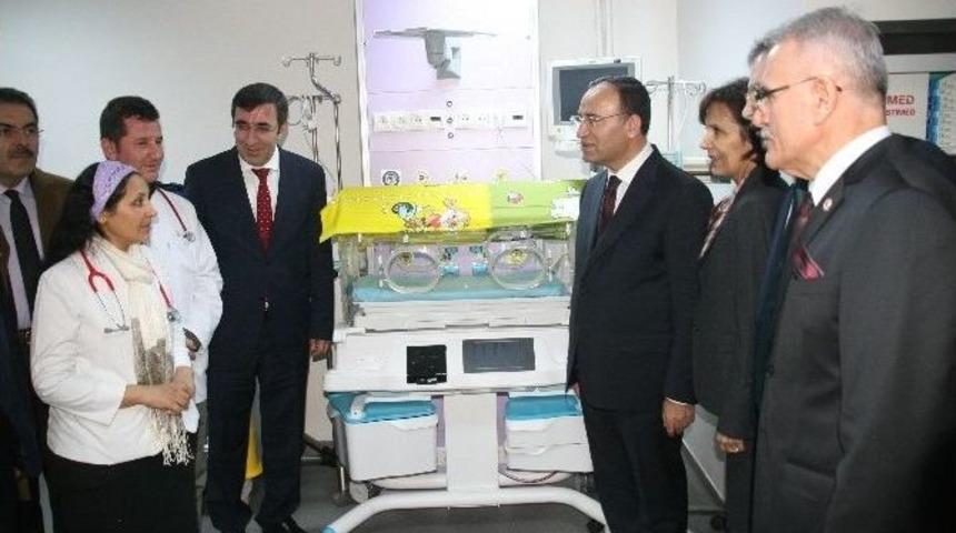 Bakanlar, Yenidoğan &Uuml;nitesinin A&ccedil;ılışını Yaptı
