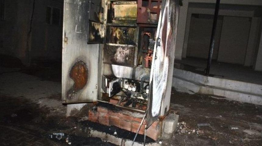 Elektrik Trafosunu Ateşe Verdiler