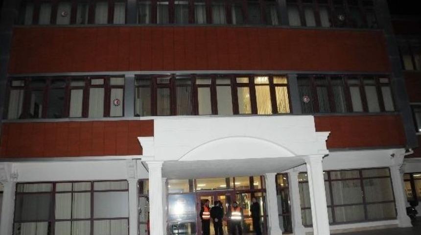 &Uuml;niversite K&uuml;t&uuml;phanesinde Bomba Alarmı