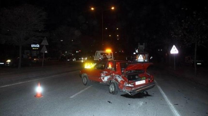 Park Halinde Duran Otomobile &Ccedil;arptıktan Sonra Takla Attı