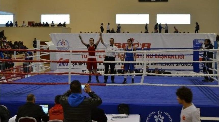 Be&uuml; Bayanlar T&uuml;rkiye Ferdi Boks Şampiyonasında İkinci Oldu