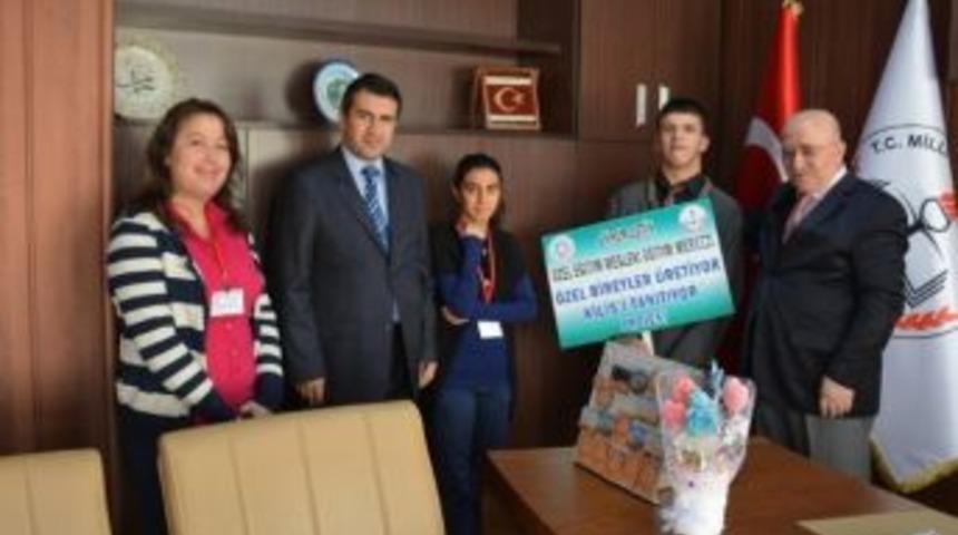 Ekrem &Ccedil;etin &Ouml;zel Eğitim Mesleki Eğitim Merkezi &Ouml;ğrencilerinden M&uuml;d&uuml;r Sevgili&rsquo;ye Ziyaret