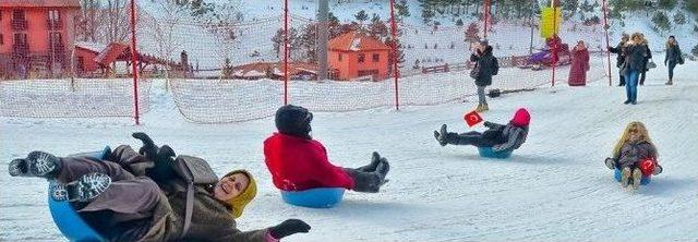 Palandöken’de Kadınların Leğen-board Eğlencesi