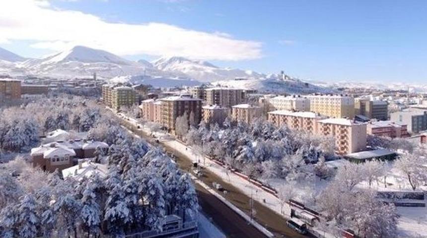 Karla M&uuml;cadele &Ccedil;alışmaları Droneyle Takip Ediliyor