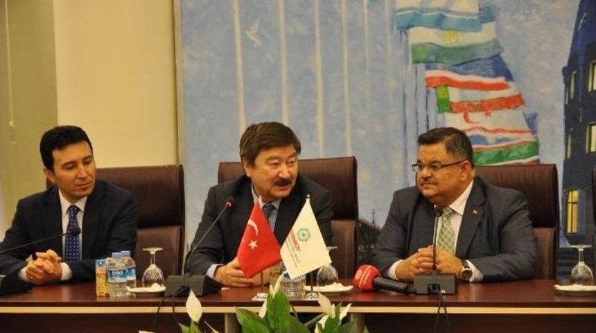 Kazakistan Cumhuriyeti K&uuml;lt&uuml;r Eski Bakanına Fahri Hemşehrilik Beratı Verildi