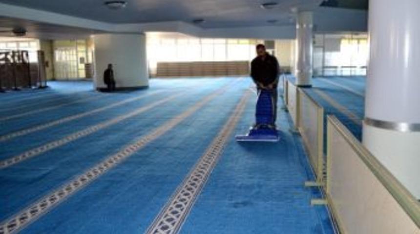 Erzincan&rsquo;da H&uuml;k&uuml;ml&uuml;ler Cami Temizledi