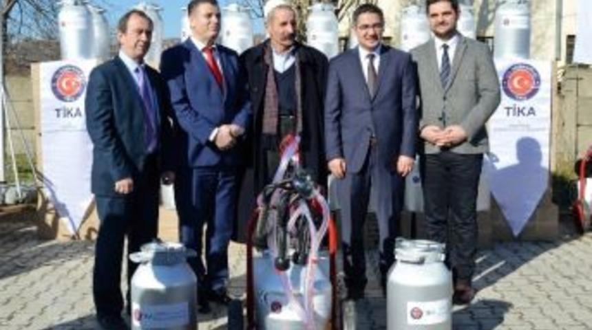 Kosova Mitrovi&ccedil;a&rsquo;da S&uuml;t &Uuml;reticilerine Tika Desteği