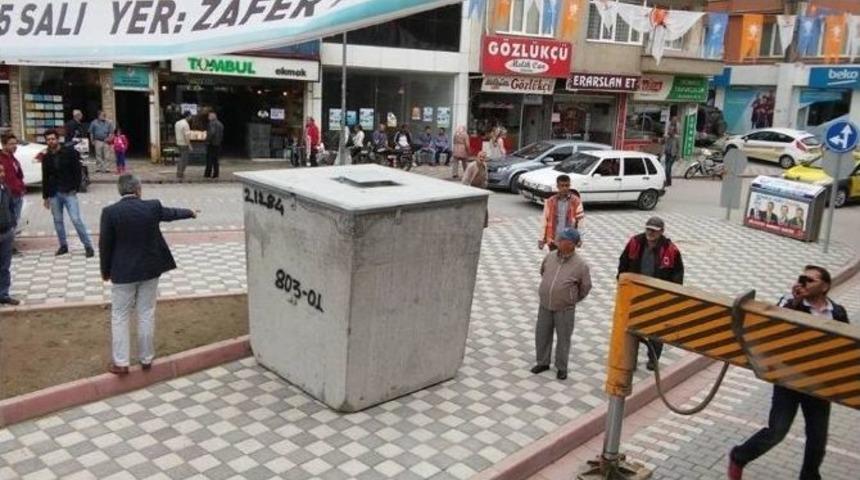 Tavşanlı Belediyesi, 8 Noktaya 3 Tonluk Yer Altı &Ccedil;&ouml;p Konteynerı Monte Etti