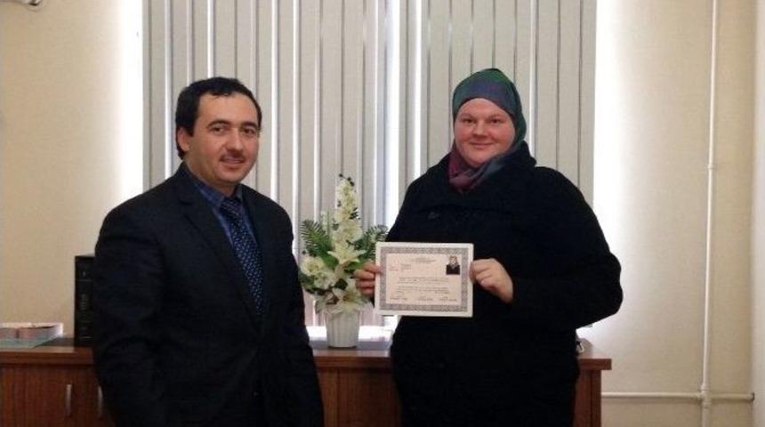 Kuranı Kerim&rsquo;den Etkilenen Polonyalı Kadın M&uuml;sl&uuml;man Oldu