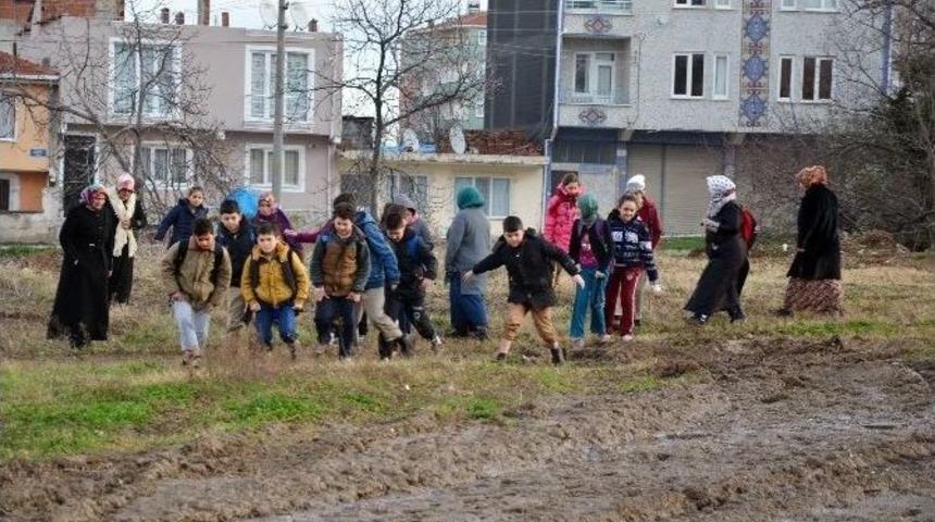 Bafra&rsquo;da &Ouml;ğrenci Velileri Yol İstiyor