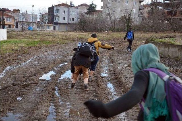 Bafra’da Öğrenci Velileri Yol İstiyor