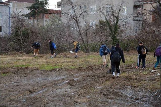 Bafra’da Öğrenci Velileri Yol İstiyor