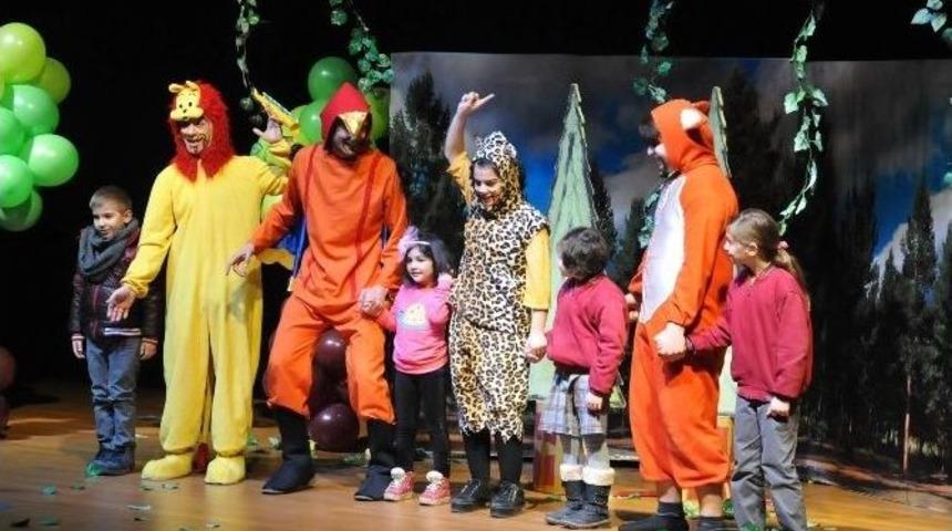 Tiyatro G&uuml;nleri&rsquo;nde &ldquo;cesur Papağan&rdquo; Sahnelendi