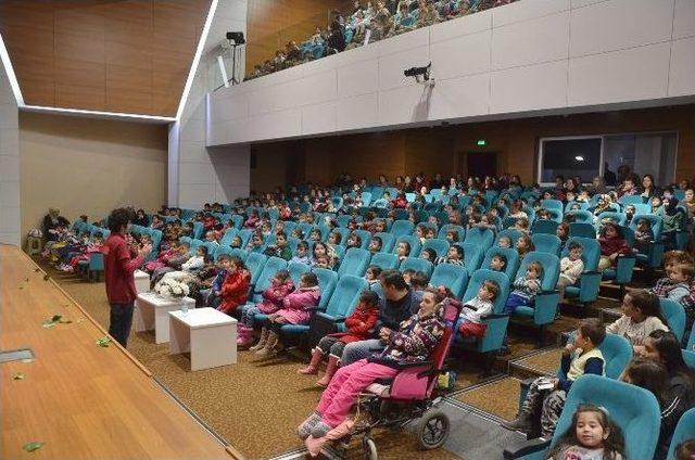 Tiyatro Günleri’nde “cesur Papağan” Sahnelendi