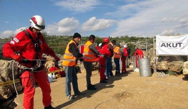 Silifke’de 128 Metre Derinliğindeki Cehennem Obruğu Temizlendi