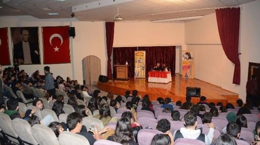 Usta Karikat&uuml;ristler &Ouml;ğrencilerle S&ouml;yleşti