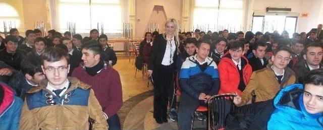 Altınovalı Öğrencilere ‘madde Bağımlılığı’ Semineri