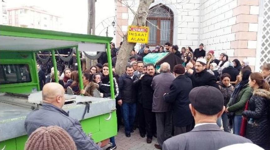 Kırmızı Işıkta Durmayan S&uuml;r&uuml;c&uuml;, Gen&ccedil; Kızın Sonu Oldu