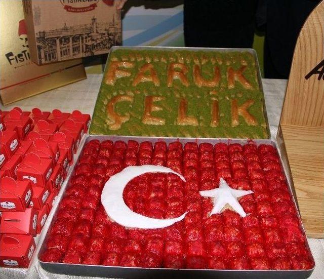 Bakan Çelik’e Şanlıurfa’da Baklava Sürprizi