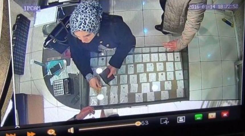 Kaşla G&ouml;z Arasında Bilezikleri &Ccedil;aldı