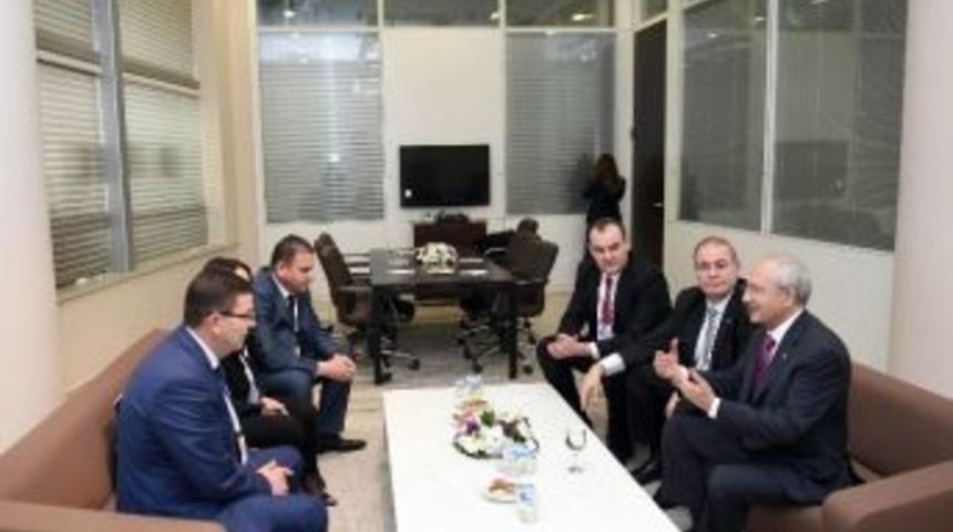 Kılı&ccedil;daroğlu, Kurultay Misafirleri İle G&ouml;r&uuml;şt&uuml;