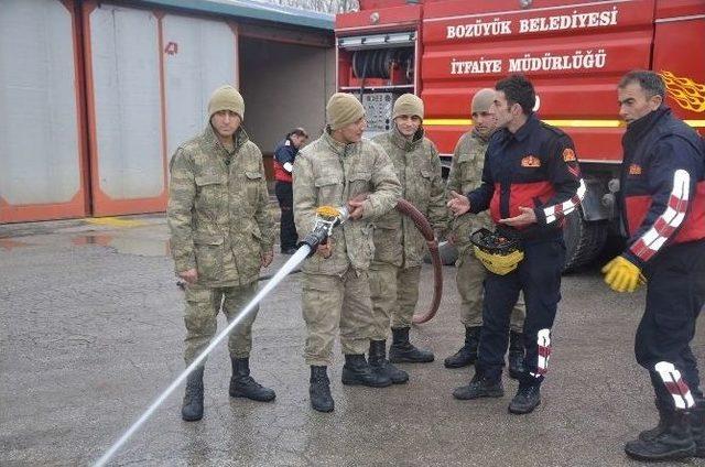 Bozüyük’te Askerlere Yangın Söndürme Eğitimi