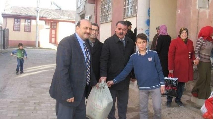 &Ouml;ğrenciler Har&ccedil;lıklarını Biriktirip M&uuml;ltecilerin Ev Kiralarını &Ouml;dedi