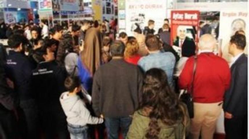 Durak&rsquo;ın Kitabı Fuarda 6 G&uuml;nde 2 Bin 500 Sattı