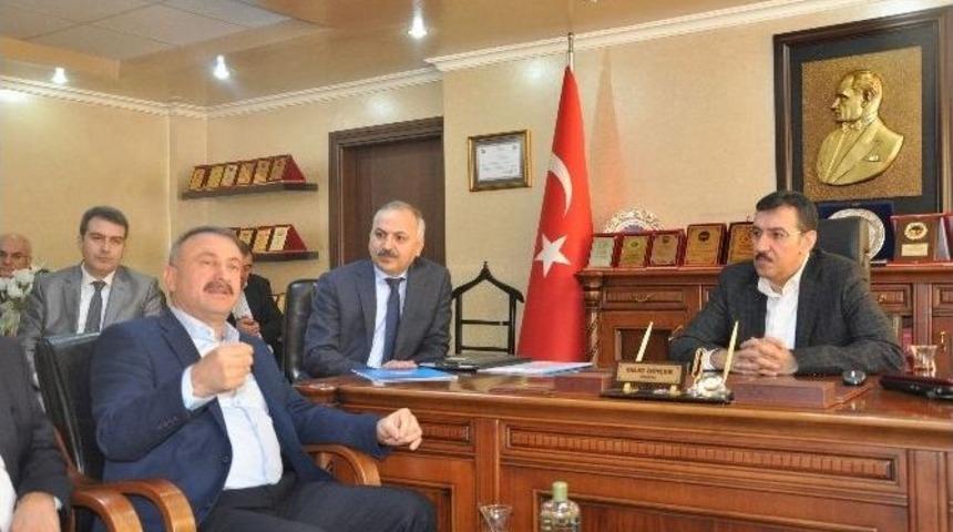 Bakan T&uuml;fenkci: "sağduyu Timsali Esnafımız, &Uuml;lkenin Belkemiği"