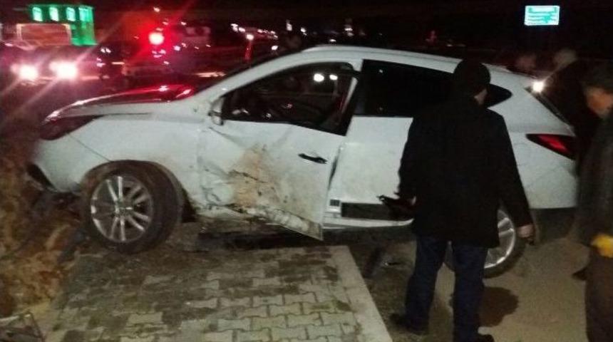 G&uuml;m&uuml;şhane&rsquo;de Trafik Kazası: 4 Yaralı